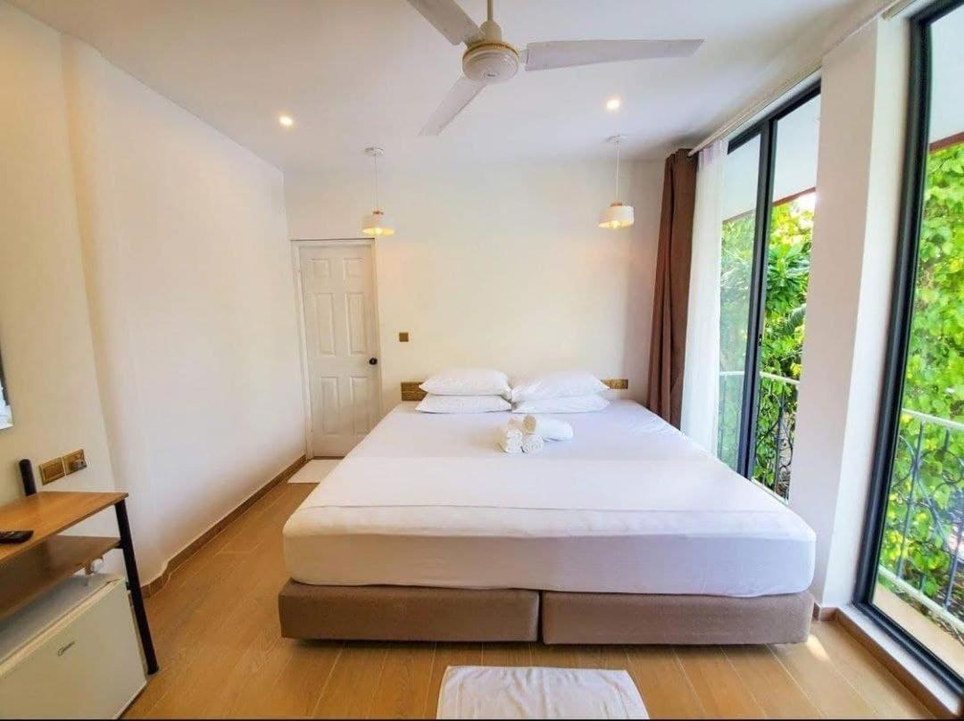 Kingsway Thoddoo Maldives Hotel Exterior photo